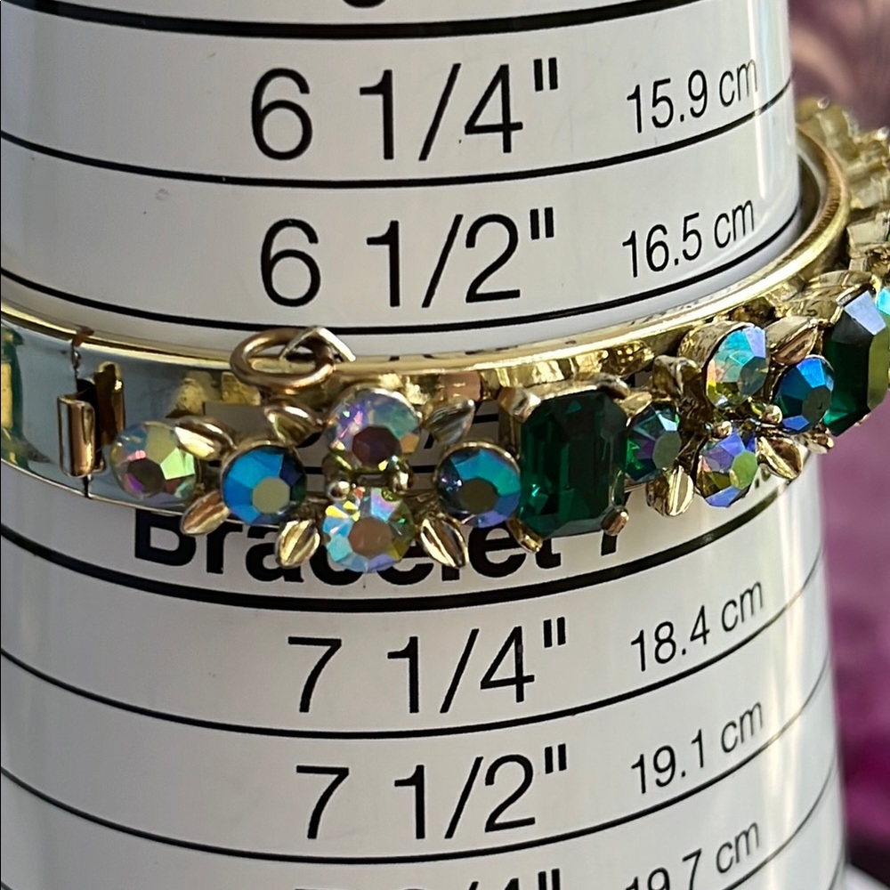 Vintage Lisner Gold and Green AB Bracelet - Picture 7 of 7